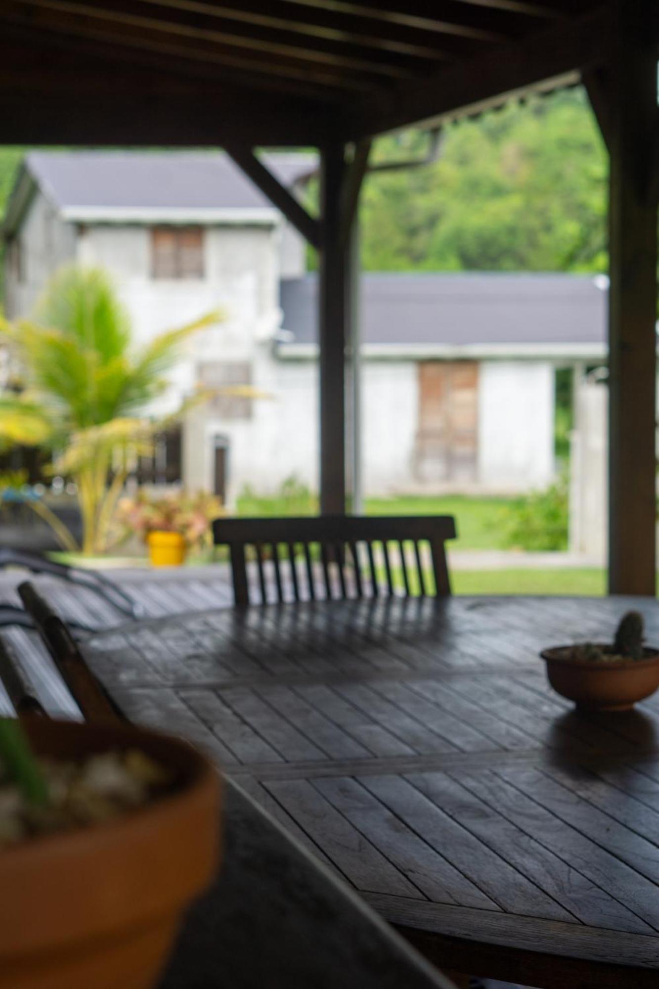 Villa Au Calme Avec Jacuzzi, Villa Le Boursoie Les Abymes Exterior photo